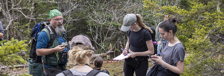 Ben Rubin talking about lichen to students