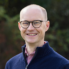 Headshot of Simon Bonner