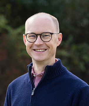 Headshot of Simon Bonner