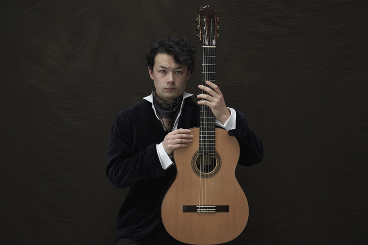 Sean Shibe, guitar