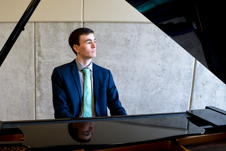 Jordan Dyck, piano