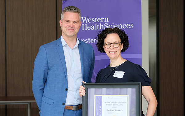 Rebecca Mantler receives her award from Shaun Boe, Dean