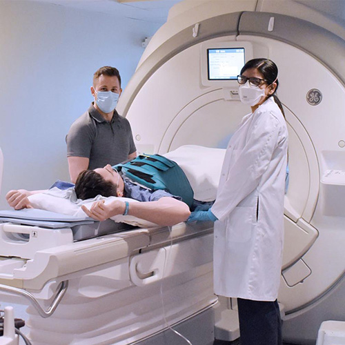 Study participant and two researchers at an MRI machine. Supplied photo from Paulina Wyszkiewicz