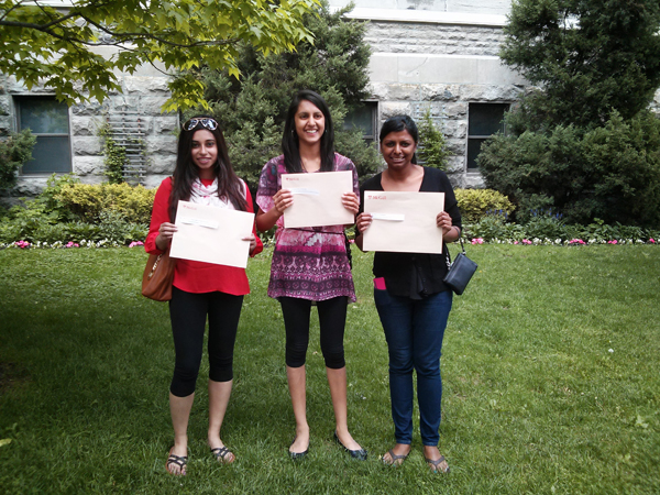 Anusha receives a poster award at the Canadian Connective Tissue Conference