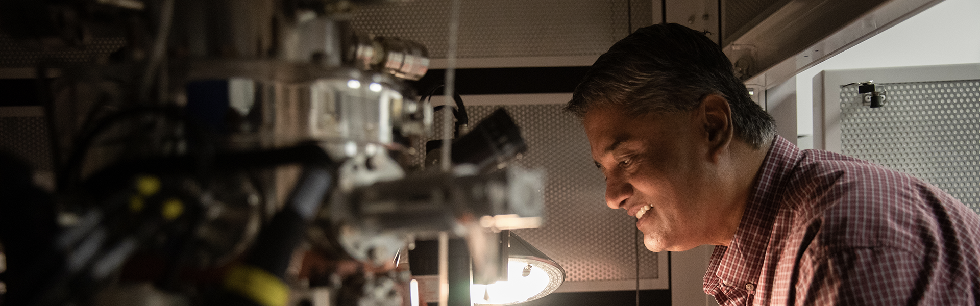 Surface Science Western researcher Sridhar Ramamurthy using an Auger Nanoprobe
