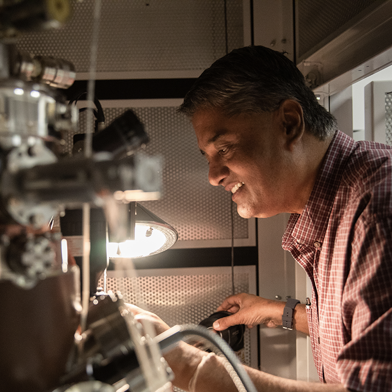 Surface Science Western researcher Sridhar Ramamurthy using an Auger Nanoprobe