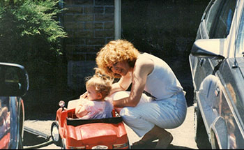 A very young Jenna Butler with her mother.