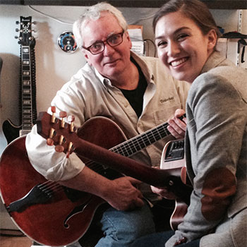 In her free time Madalena sharpens her guitar skills.