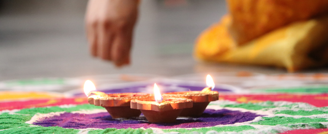 Lit candles as decoration for the celebration of Diwali