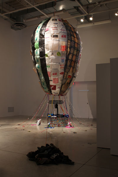 installation view (shopping bag balloon)