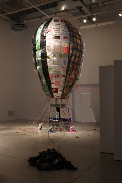 installation view (shopping bag balloon)